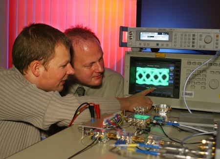 Ph.D. student Daniel Kehrer (left) and Dr. Werner Simbuerger (right), Head of High Frequency Research Department at Infineon Technologies