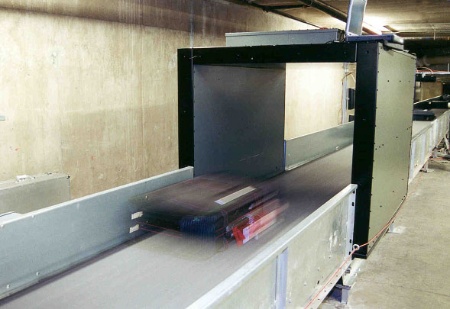 Infineons PJM (Phase Jitter Modulation) chips are suitable for contactless electronic identification of fast-moving objects, such as baggage handling at airports. Here: baggage claim area. Photo: Magellan Technology