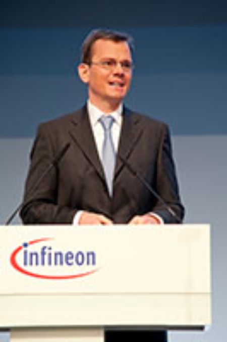 Dominik Asam, Finanzvorstand der Infineon Technologies AG, während seiner Rede bei der Infineon Hauptversammlung 2013