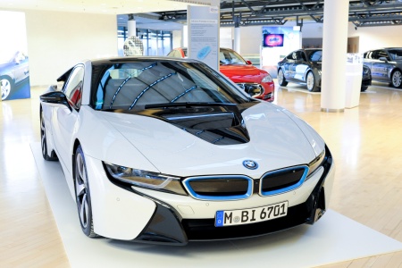 Im elektrischen Antriebsstrang des BMW i8 sorgen 75 Halbleiter von Infineon für einen hocheffizienten Elektroantrieb.