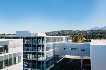 The gross floor area of the building complex amounts to 17,000 m﻿², of which 1,800 are allocated to cleanroom production and 1,900 m² to laboratory space. Starting in January 2015, the building was erected very quickly and on time.