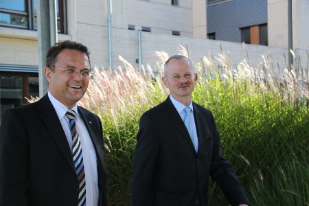 The German Federal Minister of the Interior, Dr. Hans-Peter Friedrich (left), and Peter Bauer, CEO of Infineon Technologies AG, at Infineon's headquarters in Neubiberg near Munich on their way to Infineon's security laboratories.
