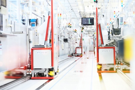 Highly automated Industry 4.0-production at Infineon Dresden.