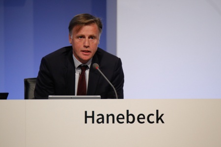 Jochen Hanebeck, Member of the Management Board Operations, Infineon Technologies AG, during his speech at the Annual General Meeting 2017.
