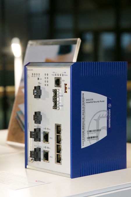 The industrial router by Hirschmann transmits authorized data packages for e.g. networked production.