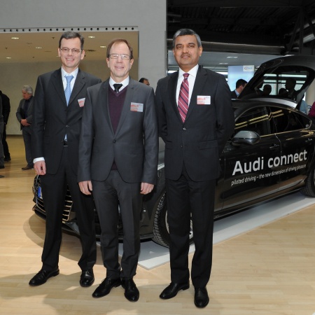 The Executive Board of Infineon Technologies AG at the Annual General Meeting 2015: Dominik Asam, Dr. Reinhard Ploss und Arunjai Mittal (from left to right).