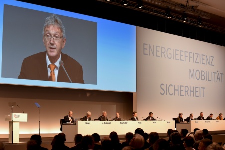 Wolfgang Mayrhuber, Vorsitzender des Aufsichtsrats der Infineon Technologies AG, eröffnet die Hauptversammlung 2015.