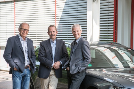 Nominated for the Deutscher Zukunftspreis 2015 are Infineon’s Ralf Bornefeld (team speaker, middle), Dr. Walter Hartner (right) and Dr. Rudolf Lachner. Their radar chip key innovations have initiated the breakthrough of radar systems in the automotive market.