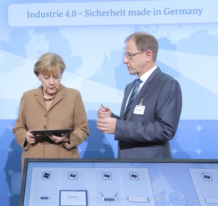 Infineon Technologies AG and Deutsche Telekom AG today presented a security solution for the protection of networked production on occasion of the "Nationaler IT-Gipfel 2014" in Hamburg. From left to right:Federal Chancellor Angela Merkel, Reinhard Ploss, CEO Infineon Technologies. ©Frank Ossenbrink