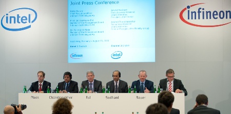 Joint Press Conference of Infineon and Intel, August 30, 2010: "Infineon Sells Wireless Solutions business to Intel"(from left to right): Dr. Reinhard Ploss, Member of the Management Board, responsible for Operations, and Labor Director at Infineon Technologies AG / Anand Chandrasekher, Senior Vice President and General Manager, Ultra Mobility Group, Intel Corporation / Prof. Dr. Hermann Eul, Member of the Management Board, responsible for Sales, Marketing, Technology and R&D at Infineon Technologies AG / Arvind Sodhani, Executive Vice President of Intel Corporation and President of Intel Capital / Peter Bauer, CEO of Infineon Technologies AG / Ralph Driever, Corporate Vice President Communications, Infineon Technologies AG