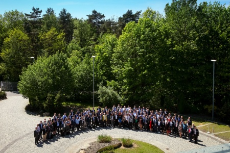 "Productive4.0", the largest European research initiative to date in the field of Industry 4.0. Coordinated by Infineon Technologies AG, more than 100 partners from 19 European countries will work on digitizing and networking industry.