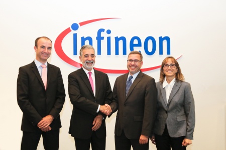 ATM selects CIPURSE™-based security chips from Infineon for Barcelona’s “T-Mobilitat” infrastructure. From left to right:  Carsten Loschinsky, Vice President Chip Card & Security Sales and Marketing at Infineon Technologies, Josep Anton Grau i Reinés, CEO ATM - Autoritat del Transport Metropolitá, Thomas Rosteck, Vice President & General Manager Secure Mobile & Transaction at Infineon Technologies, Carme Fabregas, Technology Manager ATM - Autoritat del Transport Metropolitá