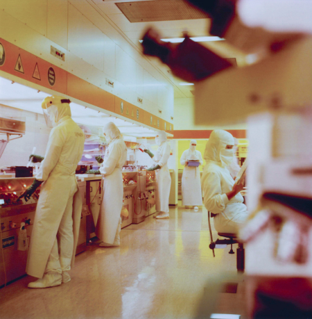 A cleanroom at the Villach site in the 80s