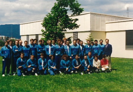 The then technical manager at the Villach site, Reinhard Ploss, with his team