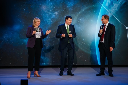 Moderation Corinna Milborn, Martin Selmayr (Leiter der Vertretung der Europäischen Kommission in Österreich), Reinhard Ploss (CEO Infineon Technologies AG)
