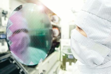 300-mm thin wafers "Made in Villach"