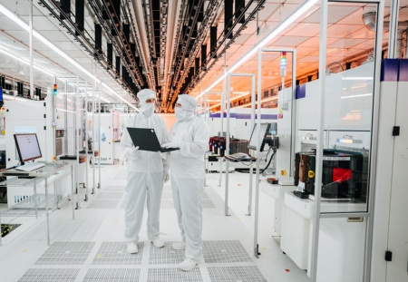 An insight into the clean room of the new high-tech chip factory in Villach