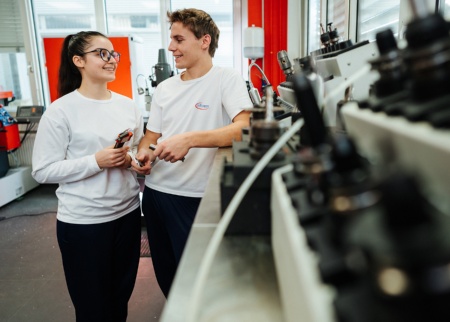 The apprenticeship at Infineon combines digital know-how with manual skills ©Infineon