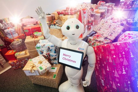 Infineon robot "Pepper" is happy and wishes "Merry Christmas" ©Infineon 