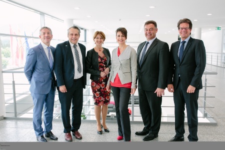 from left:  Willy Van Puymbroeck, Michael Wiesmüller, Gaby Schaunig, Sabine Herlitschka, Bert De Colvenaer, and Peter Schiefer, President Operations Infineon Technologies AG.