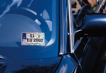 "iltag", an intelligent license plate featuring a smart readio frequency chip of Infineon Technologies, offers greater deterrence against car theft.