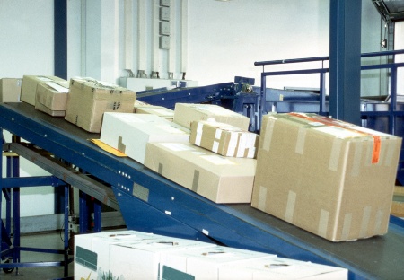 Optimized for logistics applications, the "PJM ItemTag®" chips are used for fast-moving separate items on, say, conveyor belts or in parcel sorting system.