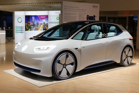 Elektromobilität für alle – bis 550 Kilometer Reichweite und mit einer Leistung von 125 kW / 170 PS. Ab 2020 soll die Volumenversion vom ID. Neo zum Verkauf angeboten werden.