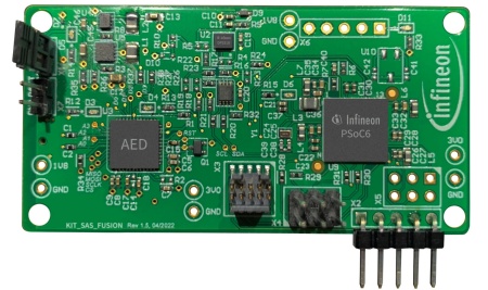 Das Smart Alarm System von Infineon umfasst das analoge MEMS-Mikrofon IM73A135V01 mit hohem Signal-Rausch-Verhältnis (SNR), den digitalen Drucksensor DPS310 und den Mikrocontroller PSoC™ 62. Infineon bietet außerdem einen Software-Algorithmus für die Sensorfusion, der auf präzise trainierter KI/ML basiert. Dieser kombiniert Akustik- und Drucksensordaten, um akkurat zwischen lauten Geräuschen in der Wohnung und charakteristischen Audio-/Druckereignissen zu unterscheiden, die auf einen Einbruch hinweisen.