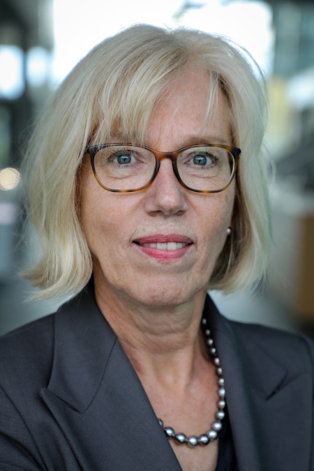 Elke Reichart, Mitglied des Vorstands und Chief Digital Transformation Officer