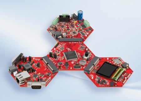 The modular design kit for the XMC4500 series. Up to three additional application boards - for actuators and sensors (top), for human-machine interface (HMI) functions (right), and for communication with other systems (left) - can be connected to the basic design board with XMC4500 (middle), depending on the respective application requirements.
