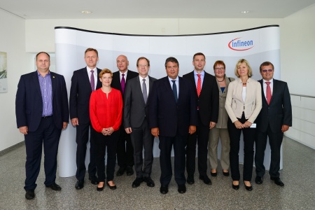 (from left to right) Dirk Hilbert (Mayor of Dresden), Helmut Warnecke (Managing Director, Infineon Dresden), Susann Ruethrich (Member of the Bundestag), Thomas Jurk (Member of the Bundestag), Dr. Reinhard Ploss (CEO, Infineon Technologies AG), Sigmar Gabriel (German Federal Minister for Economic Affairs and Energy), Martin Dulig (Saxon State Minister for Economic Affairs, Labor and Transport), Iris Gleicke (Parliamentary State Secretary and German Federal Government Commissioner for the New Federal States), Marion Weigel (Chairman, Works Council, Infineon Dresden), Mathias Kamolz (Managing Director, Infineon Dresden)