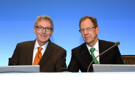Wolfgang Mayrhuber (links), Vorsitzender des Aufsichtsrats, und Dr. Reinhard Ploss, Vorstandsvorsitzender, Infineon Technologies AG.