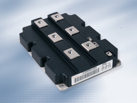 Infineon's IHM/IHV B series of IGBT modules for use in traction drives extend the features and specifications of the previous IHM-A generation with improved thermal behavior, an expanded operating temperature of up to +150°C and a high load cycling capability.<br><br>Geringere Verluste und hohe Zyklenfestigkeit auch bei 150 °C:  Infineons IHM/IHV-B Leistungsmodule sind für Hochspannungs-Traktionsantriebe optimiert.
