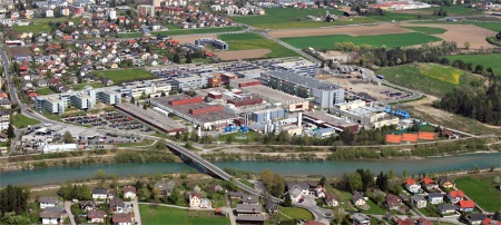 (Bild: Infineon Villach) Im europäischen Forschungsprojekt "IMPROVE" arbeiten mit Infineon insgesamt 35 Unternehmen, Forschungsinstitute und Hochschulen daran, die Halbleiterindustrie in Europa wettbewerbsfähiger zu machen. Beteiligt sind Infineons Fertigungsstandorte in Dresden und Regensburg und im österreichischen Villach.